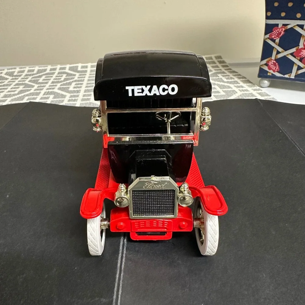 1912 Ford Texaco Oil Tanker Delivery Car Coin Bank w/ Key‎ GearBox Toys Vintage